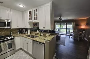208 Westlake Ct, Niceville, FL 32578 - Photo 4