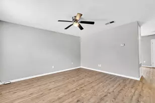 413 Hickory Ave, Niceville, FL 32578 - Photo 4