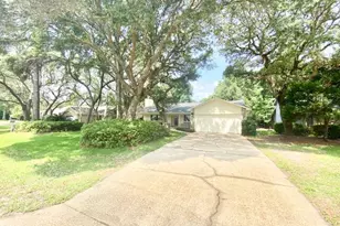 1210 Whitewood Way, Niceville, FL 32578 - Photo 2