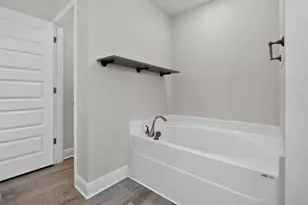 5823 Crestlake Dr, Crestview, FL 32536 - Photo 22