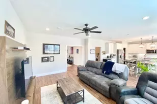 1938 Bluewater Blvd, Niceville, FL 32578 - Photo 6