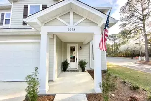 1938 Bluewater Blvd, Niceville, FL 32578 - Photo 2