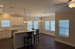 256 Jefferson St, Niceville, FL 32578 - Photo 2