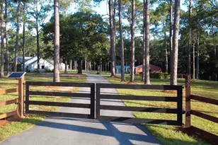 139 Oaklawn Dr, Defuniak Springs, FL 32435 - Photo 4