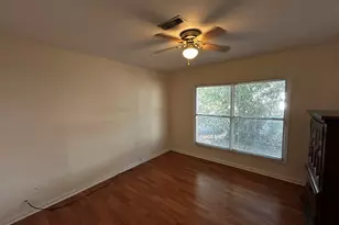 1063 S Wilson St, Crestview, FL 32536 - Photo 2