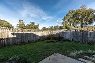 2415 Suwanee Ln, Fort Walton Beach, FL 32547 - Photo 18