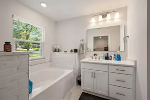 617 31st St, Niceville, FL 32578 - Photo 16