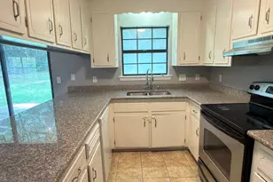 5748 Princeton Dr, Pensacola, FL 32526 - Photo 10
