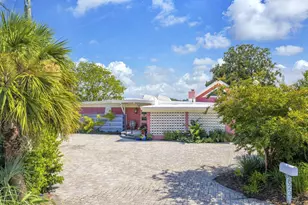 623 Pelican Dr, Fort Walton Beach, FL 32548 - Photo 1