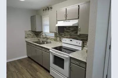 692 E Williams Avenue, Crestview, FL 32539 - Photo 2