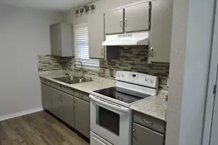 692 E Williams Ave, Crestview, FL 32539 - Photo 2
