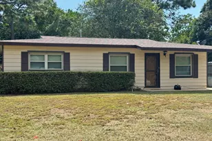 423 NE Woodrow St, Fort Walton Beach, FL 32547 - Photo 2