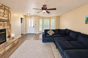 3022 Blue Pine Ln, Niceville, FL 32578 - Photo 4