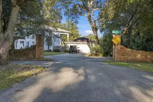 259 NW Sleepy Oaks Ln, Fort Walton Beach, FL 32548 - Photo 56