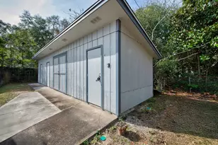 131 Bayou View Dr, Fort Walton Beach, FL 32547 - Photo 32