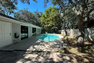 703 N Lakeside Dr, Destin, FL 32541 - Photo 2