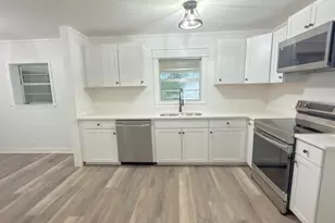 215 E 3rd Ave, Crestview, FL 32536 - Photo 14
