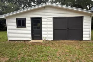 215 E 3rd Ave, Crestview, FL 32536 - Photo 30