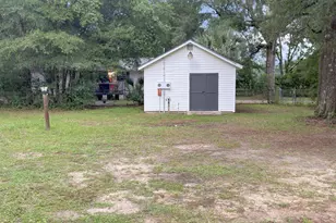 215 E 3rd Ave, Crestview, FL 32536 - Photo 36