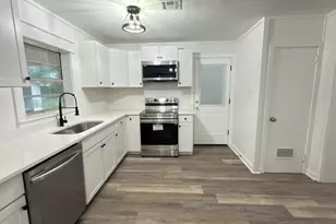 215 E 3rd Ave, Crestview, FL 32536 - Photo 14
