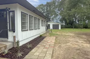 215 E 3rd Ave, Crestview, FL 32536 - Photo 38