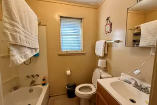 454 E Burdick Ave, Defuniak Springs, FL 32433 - Photo 20