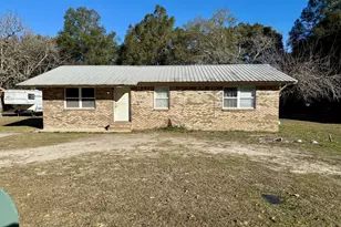 71 Constitution Ave, Defuniak Springs, FL 32433 - Photo 1