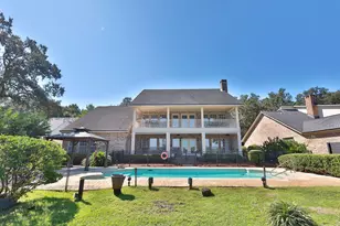 217 NE Yacht Club Dr, Fort Walton Beach, FL 32548 - Photo 1