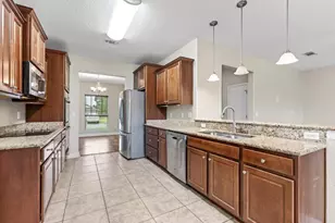 3060 Crown Creek Cir, Crestview, FL 32539 - Photo 10