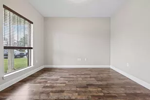 3060 Crown Creek Cir, Crestview, FL 32539 - Photo 8