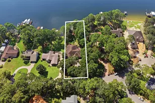2422 Edgewater Dr, Niceville, FL 32578 - Photo 2