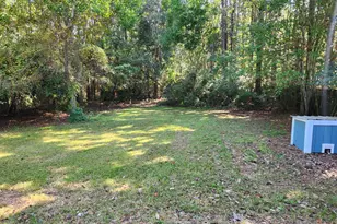 176 Country Manor Rd, Defuniak Springs, FL 32435 - Photo 1