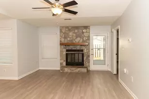 511 Woodland Park Cir, Mary Esther, FL 32569 - Photo 4