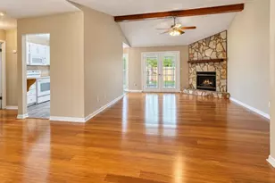 1567 Meadowbrook Ct, Niceville, FL 32578 - Photo 2