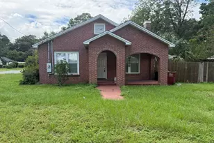 398 S Spring St, Crestview, FL 32536 - Photo 1