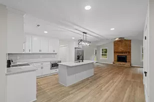 105 Drew Ct, Niceville, FL 32578 - Photo 2