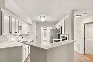 938 Claeven Cir, Fort Walton Beach, FL 32547 - Photo 2