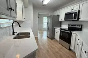 938 Claeven Cir, Fort Walton Beach, FL 32547 - Photo 4