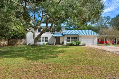 576 Pocahontas Drive, Fort Walton Beach, FL 32547 - Photo 1
