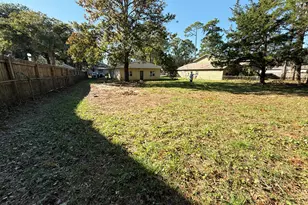 27 SE Park Circle, Fort Walton Beach, FL 32548 - Photo 1