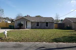 3 Lake Ave, Mary Esther, FL 32569 - Photo 2