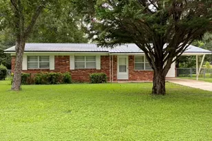 205 Powell Dr, Crestview, FL 32536 - Photo 2