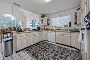 2812 Lee Trevino Ct, Shalimar, FL 32579 - Photo 10