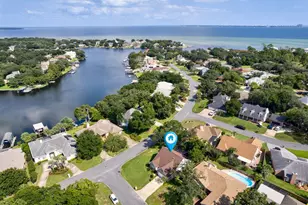 2812 Lee Trevino Ct, Shalimar, FL 32579 - Photo 2