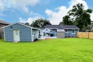 236 NE Beachview Dr Dr, Fort Walton Beach, FL 32547 - Photo 2