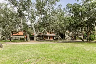 204 Laura Ln, Gulf Breeze, FL 32561 - Photo 94