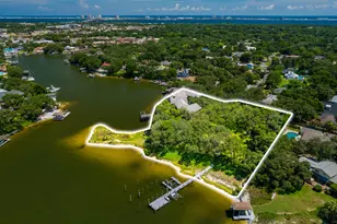 204 Laura Ln, Gulf Breeze, FL 32561 - Photo 102