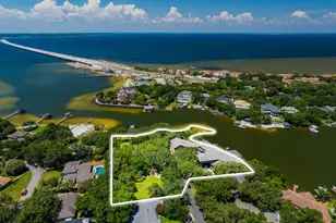 204 Laura Ln, Gulf Breeze, FL 32561 - Photo 98