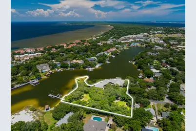 204 Laura Lane, Gulf Breeze, FL 32561 - Photo 100