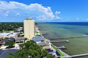 825 Bayshore Dr, Pensacola, FL 32507 - Photo 2